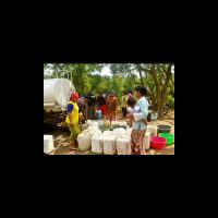 LPBI NU Mojokerto Bagikan Air Bersih di Lereng Penanggungan