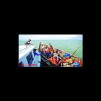 Asia Muslims help Rohingya brothers