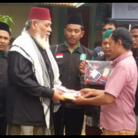 LPBINU Bagi Hygiene Kits untuk Korban Gempa Aceh