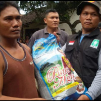 LPBINU Bantu Warga Terdampak Banjir di Brebes