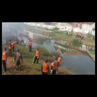 LPBINU Sampang Gabung 1000 Relawan Punguti Sampah di Sungai