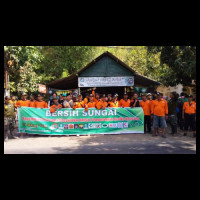 Hadapi Penghujan, LPBI NU Jombang Bersihkan Sungai
