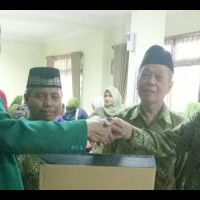 Tingkatkan Mutu Sekolah, LP Ma&#039;arif NU Surabaya Bagikan 100 Laptop