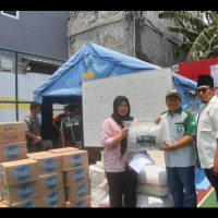 LPBINU DKI Serahkan Pakaian dan Sembako untuk Korban Kebakaran di Jakbar