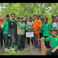 LPBINU dan Komunitas Vespa Ponorogo Tanam Pohon Jaga Kelestarian Mata Air