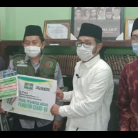 LPBINU Jatim Gandeng Enesis Bagikan Pelengkap Protokoler Kesehatan ke Pesantren Denanyar