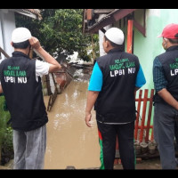 LPBINU Banten Dirikan Posko dan Bagikan Logistik untuk Warga Terdampak Banjir